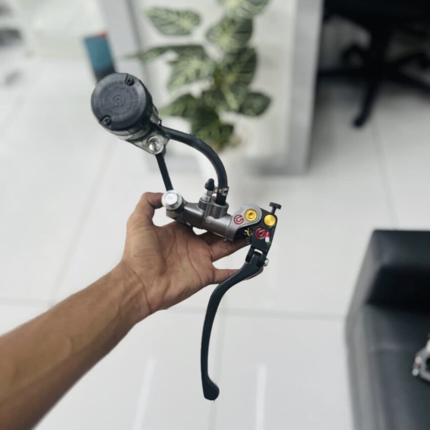 BREMBO HYDRAULIC BRAKE AND NORMAL CLUTCH WITH BIG CAN - Image 7