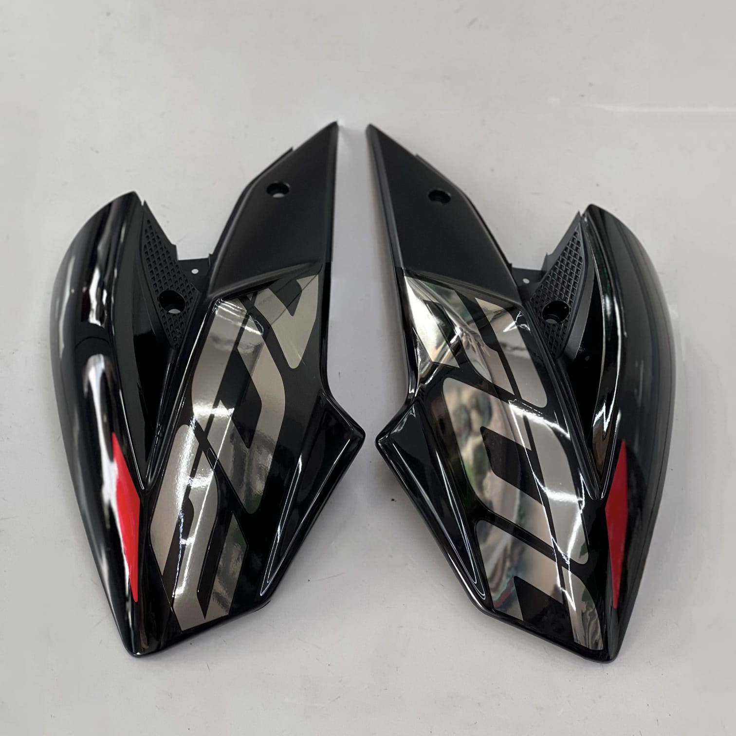 Tank Cover – NS200 (Black & Red) - Image 3