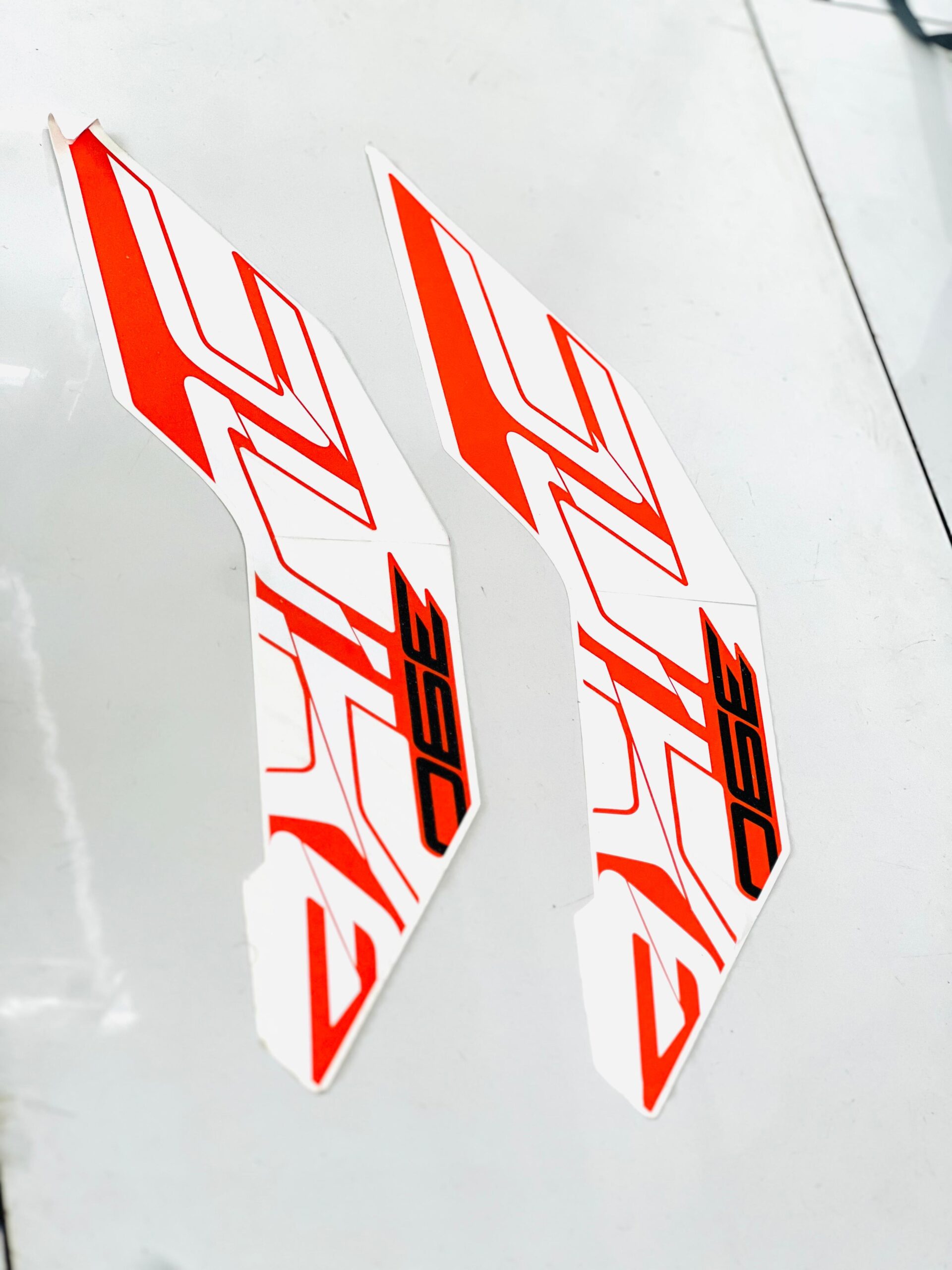 TANK STICKER DUKE 390